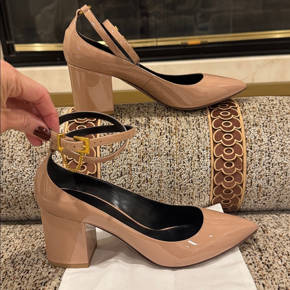 Valentino Nude Patent Leather Heels - Picture 4 of 10